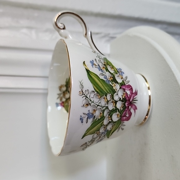 VTG Regency English Bone China Lily of Valley Floral Tea Cup & Saucer Gold Trim - Picture 3 of 9